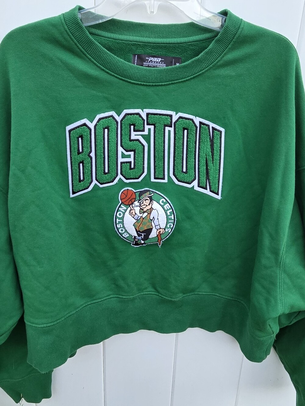 Boston Celtics Pro Standard Patch Cropped Sweatshirt NBA Basketball Size Medium